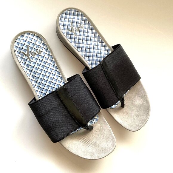 YUU NEPAL SLIP-ON SANDALS 8.5 M - Picture 1 of 13